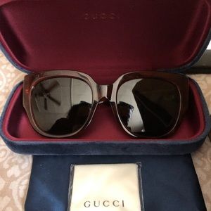 AUTHENTIC GUCCI SUNGLASSES BRAND NEW